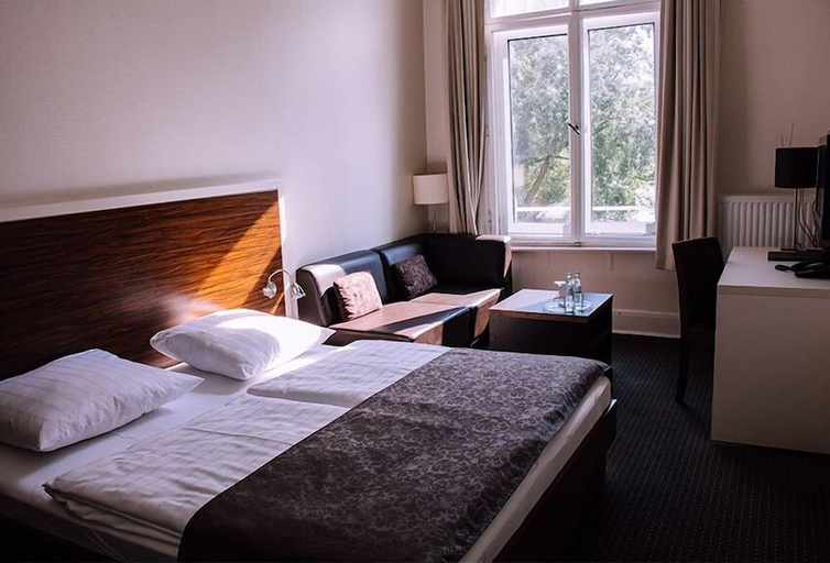 Bedroom 3, Hotel Excellent, Lübeck