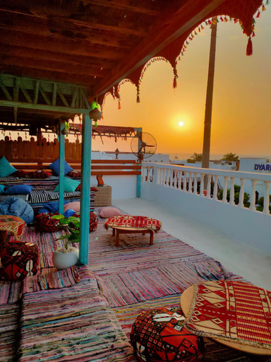 Food & Drinks 4, Ghazala Oasis, Sant Katrin