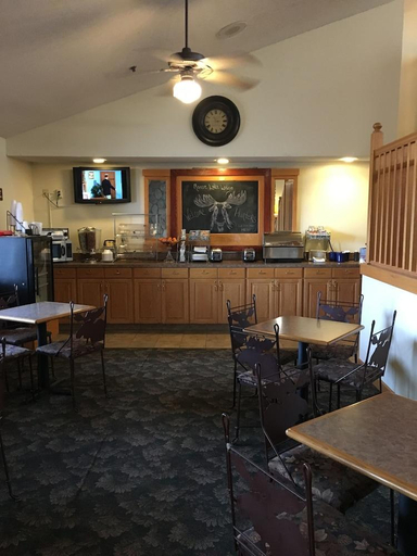 Food & Drinks 5, Moose Lake Lodge & Suites, Carlton