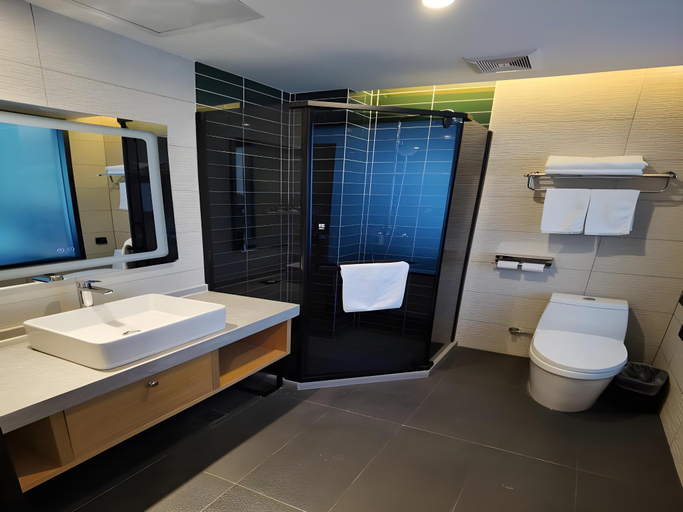 Bathroom, Green Tree Inn Express Xingtai Guangzong Development Zone Xingqing Road, Xingtai