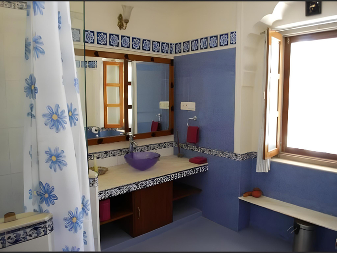 Bathroom 4, Dera Mandawa Hotel, Jaipur
