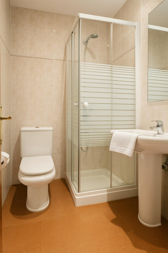 Bathroom 3, Pension Gelin, León
