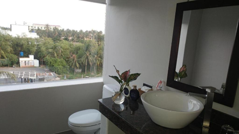 Bathroom 3, Damina boutique hotel, Phan Thiết