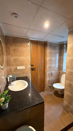 Bathroom 3, Luxury Aloha Majestic Apartments, Garhwal