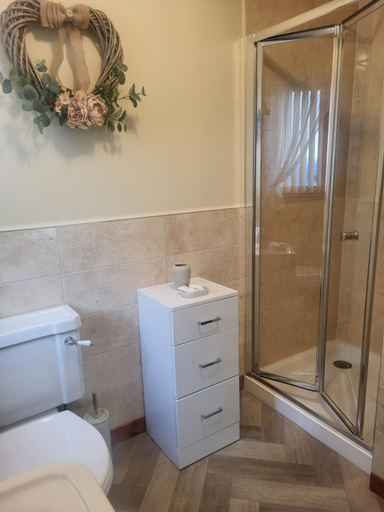 Bathroom 3, Avalon, Highland
