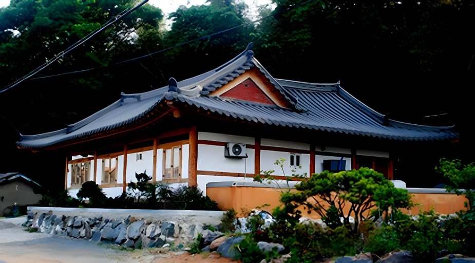 Exterior & Views 4, Doyosae Hanok Pension, Suncheon