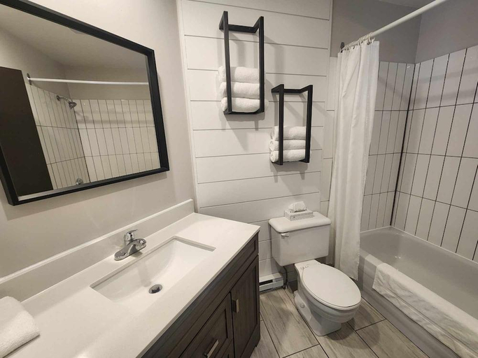 Bathroom 3, Motel Le Riviera, Charlevoix-Est