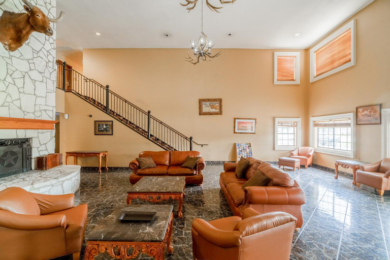 Public Area 2, Days Inn & Suites by Wyndham Beeville, Bee