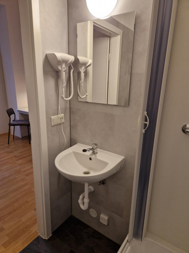 Bathroom 2, Zimmervermietung Berlin Mertens, Berlin