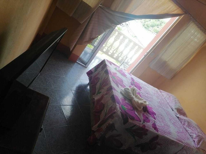 Bedroom 2, Hotel Aurora, Flores