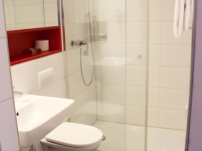 Bathroom 3, Hotel Rothaus Luzern & Peruvian Culinary Art, Luzern
