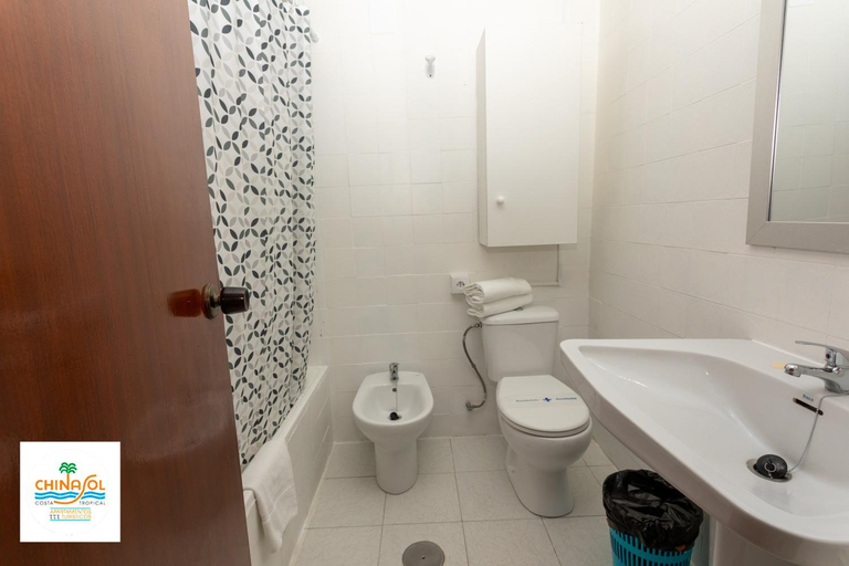 Bathroom 5, Apartamentos Chinasol, Granada
