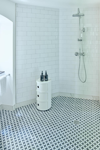 Bathroom 2, Design Apartments am Römerturm, Köln