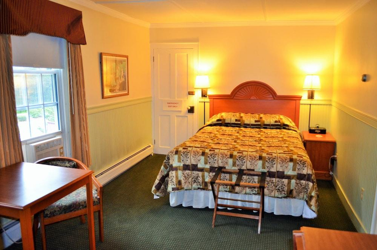 Bedroom 2, Maple Terrace Motel, Berkshire