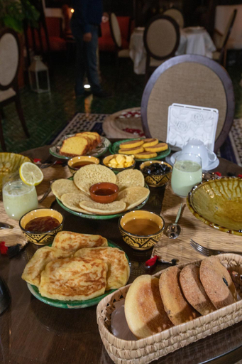 Food & Drinks 5, Dar Lalzohra, Rabat