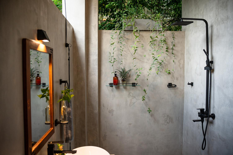 Bathroom 4, Gaia Soul, Dickwella
