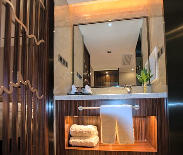 Bathroom 3, Days Hotel by Wyndham Guilin, Guilin
