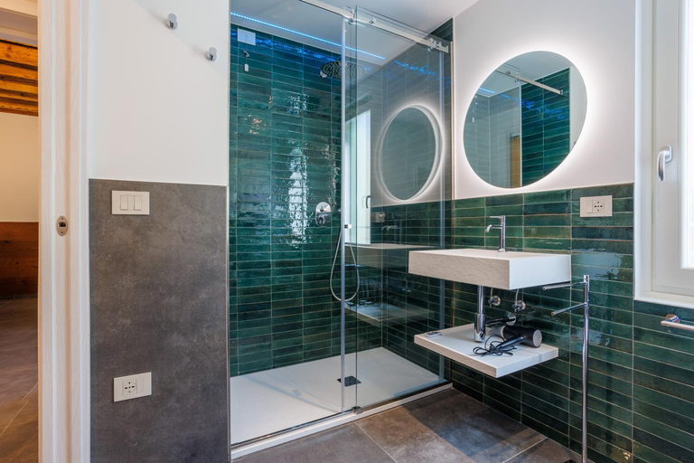 Bathroom 3, 1823 Room, Venezia