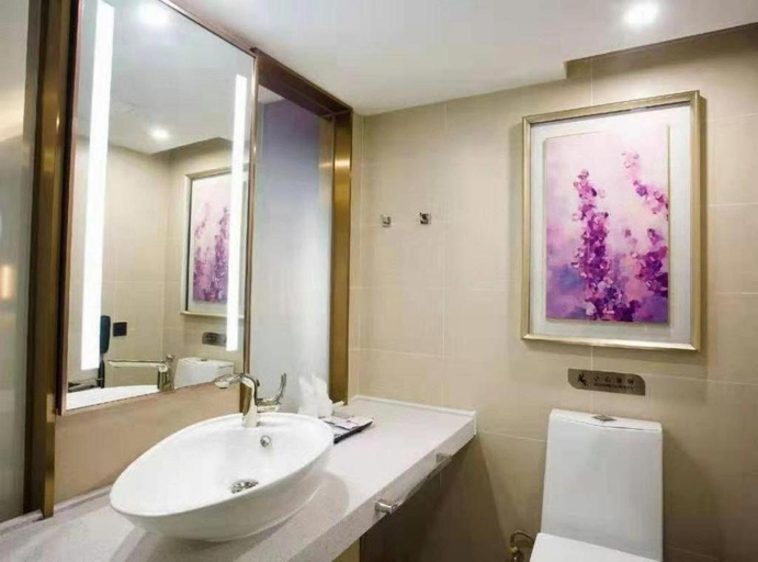 Bathroom 3, Lavande Hotels Yuxi Times Square, Yuxi