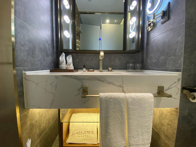 Bathroom 4, James Joyce Coffetel Tianjing First Central Hospital Nankai University, Tianjin