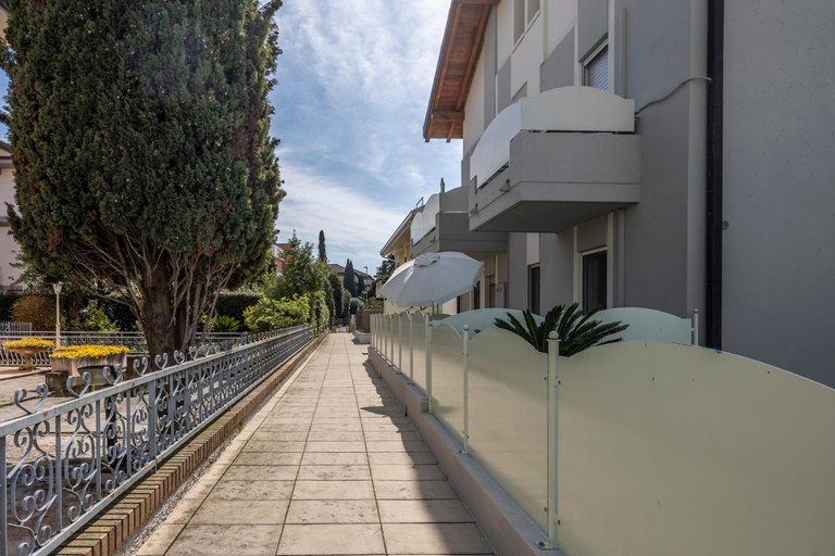 Others 5, Apartments Peninsula, Brescia