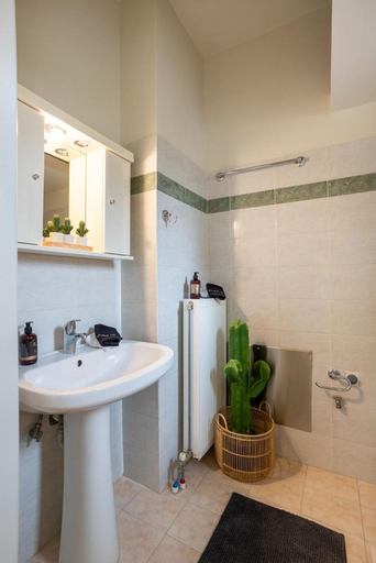 Bathroom 2, Villy's Comfort Zone Apartments, Peloponnese