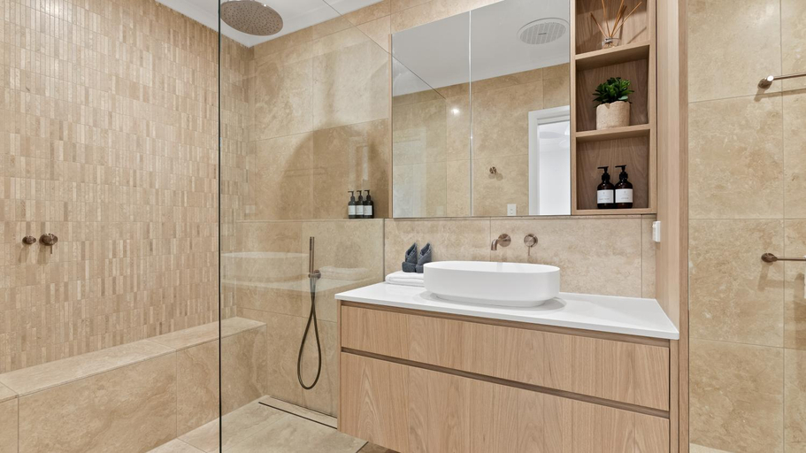 Bathroom 4, Mylara Beachfront Holiday Home, Cairns