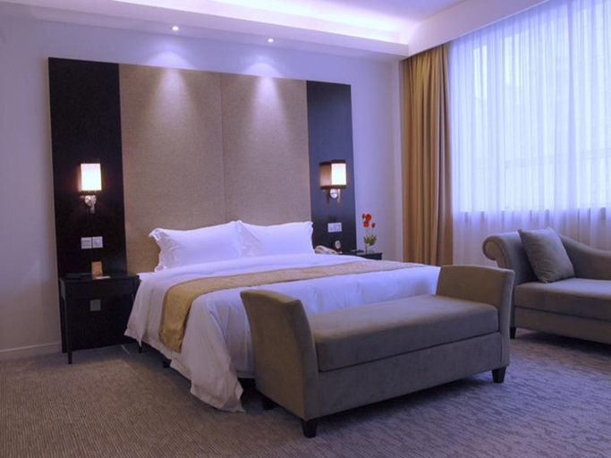 Bedroom 2, Shanghai Fortune Hongqiao Airport Hotel, Shanghai