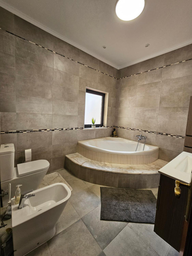 Bathroom 2, Ohana, Olhão