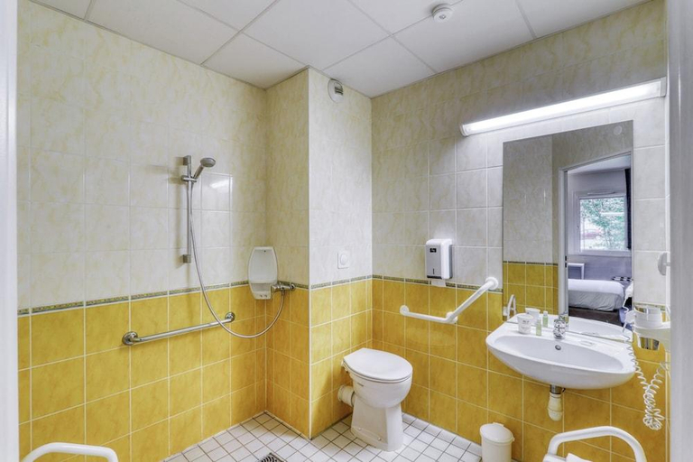 Bathroom 4, Ace Hôtel Riom, Puy-de-Dôme