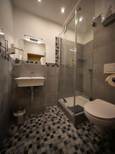 Bathroom 3, Kolo 77, Berlin