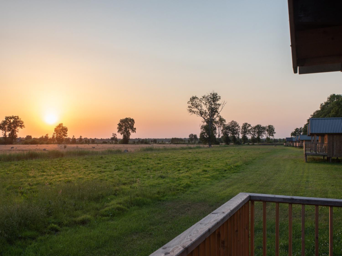 Others 3, Lodge by Dutch Meadows with Scenic Veranda, De Wolden