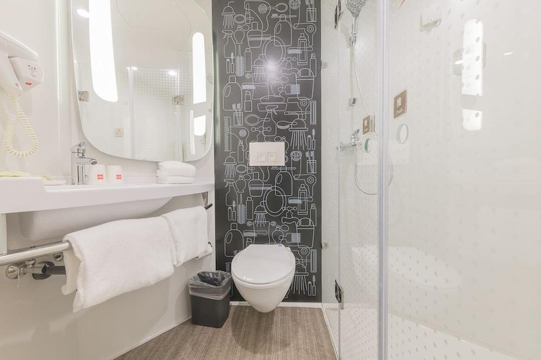 Bathroom 3, ibis Chengdu East Railway Station Hotel, Chengdu