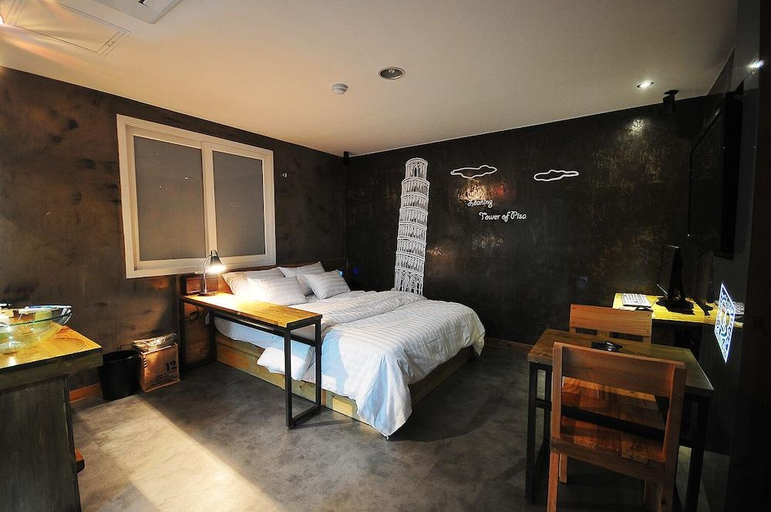 Bedroom 3, Seven Motel, Gimhae