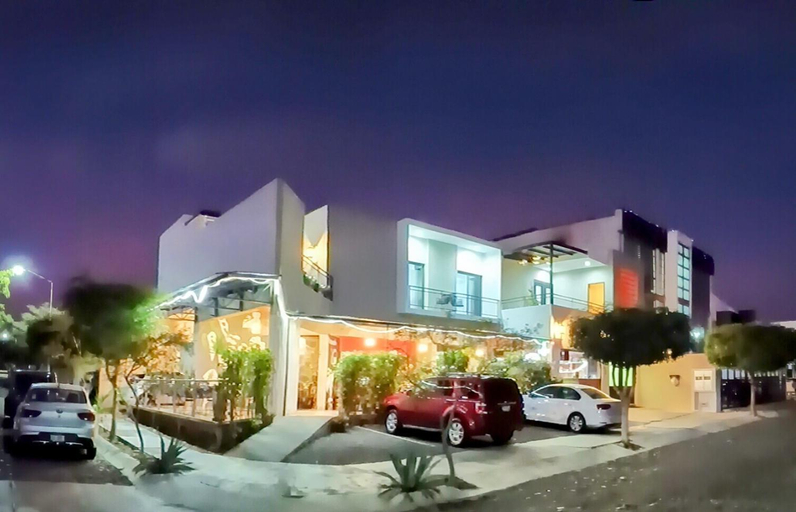 Exterior & Views