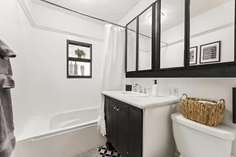 Bathroom, Echo Park Hills - Walk to Dodger Stadium - Near DTLA SoFi, Los Angeles