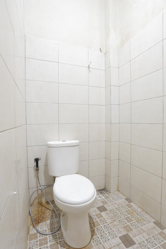 Bathroom, Hotel O Penginapan Budhe Sri, Kutai Kartanegara