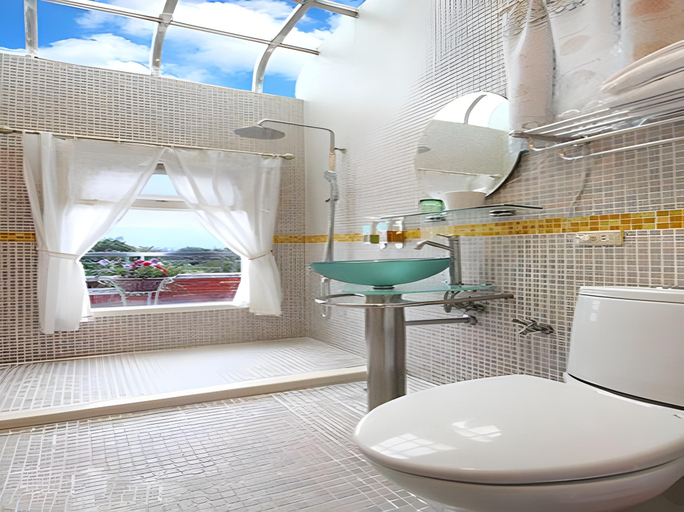 Bathroom 4, Rainbow Garden, Yilan