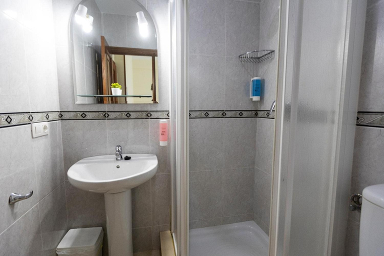 Bathroom 2, Pension O Remo, Lugo