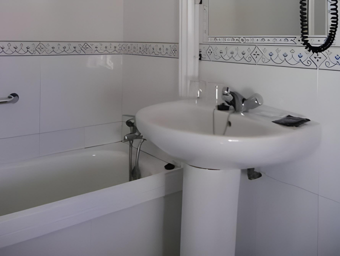 Bathroom 4, Hostal Paris, Cádiz