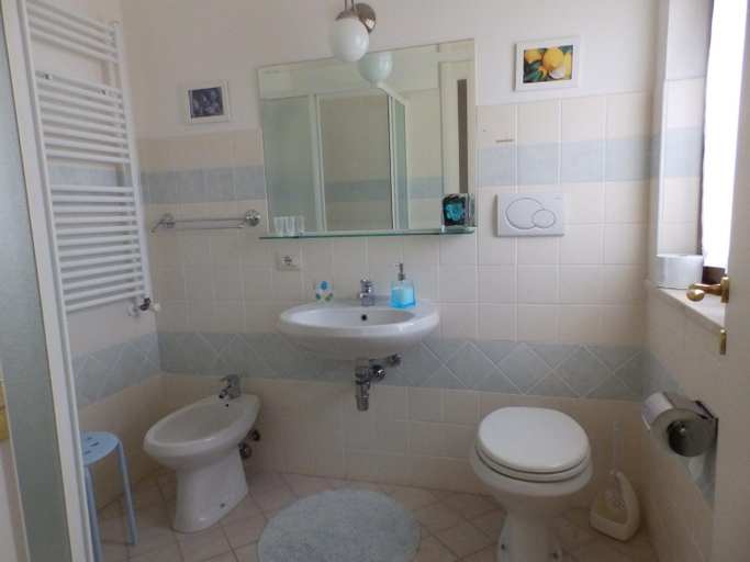 Bathroom 4, Sa Chessa, Sassari