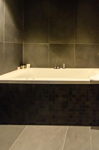Bathroom 5, Palazzo Alfieri, Florence