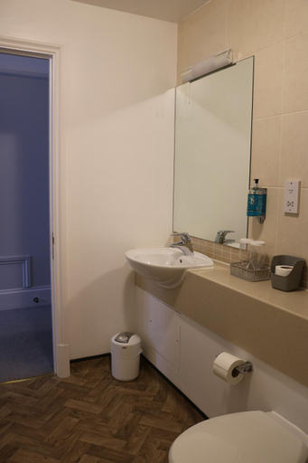 Bathroom 3, Norfolk Arms Hotel, Derbyshire
