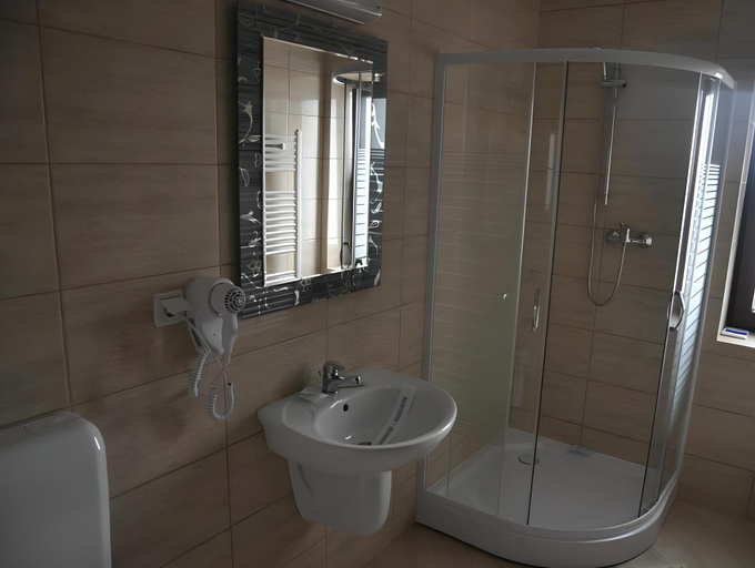 Bathroom 2, Curtea Bizantina, Scheia