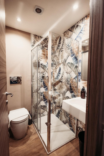 Bathroom 2, Hotel Domus Tiberina, Rome