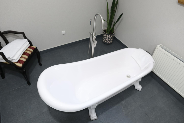 Bathroom 5, U Dominicana, Kamianets'-Podil's'ka