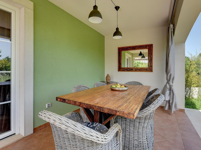 Others 5, Villa in Rakalj near Beach with Pool, Marčana