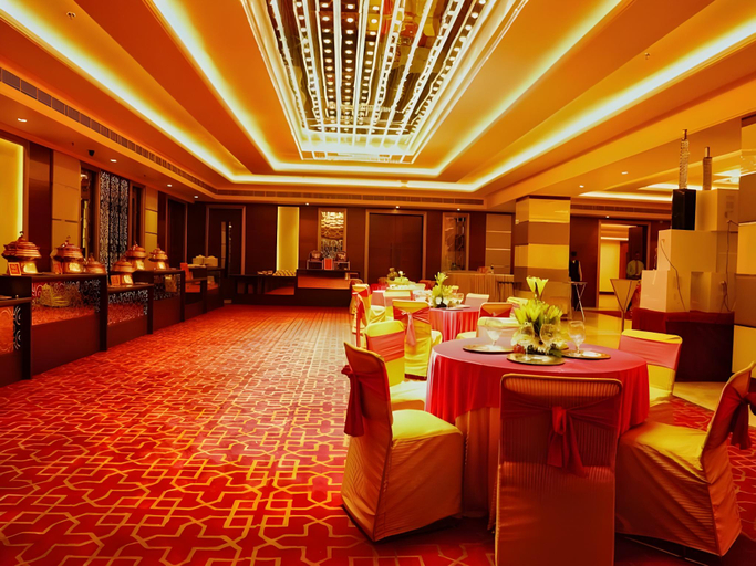Food & Drinks 4, Hotel Pluto's, Delhi