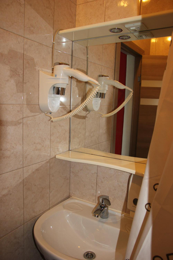 Bathroom 5, Hostel Disco, Eastern