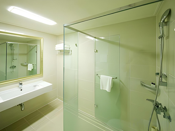 Bathroom 5, Jeju Booyoung Resort, Seogwipo